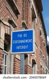 french blue streetsign: end of parking interdiction. brickhouses in the background. - Shutterstock ID 2045078069