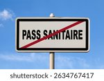 A French exit city sign against a blue sky with written in the middle in French "Pass sanitaire", meaning in English "Health pass".