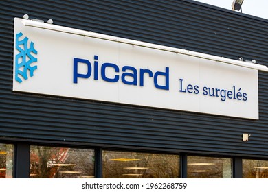 French Facade With Logo Of Picard Les Surgelés (Picards Frozen Food) Brand Store Sho La Flèche, France Famous Facade Of Industrial Frozen Food Store. Frozen Prepared Food Retail Picard Les Surgelés