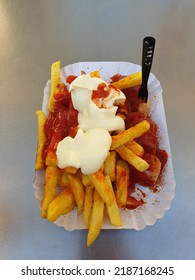 French Fries With Mayonnaise And Curry Ketchup