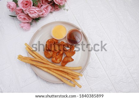 French fries with sauce on a plate