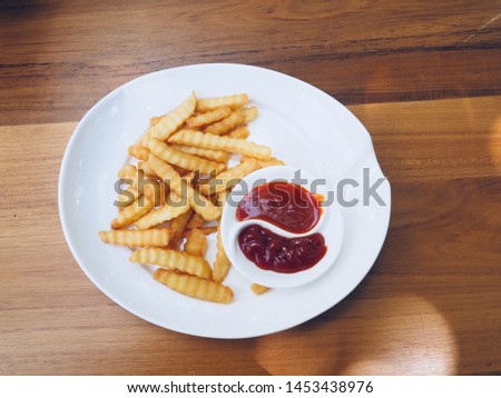 Frenchfries fried with dipping tomato and chilli sauce