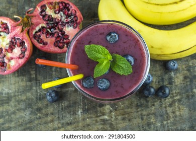 Fresh Blueberry, Pomegranate And Banana Smoothie