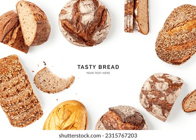 Diseño creativo de pan fresco aislado en un fondo blanco. Panes enteros y en rodajas enmarcan el borde. El concepto de alimentación saludable y dieta. Vista superior, planta plana. Elemento de diseño