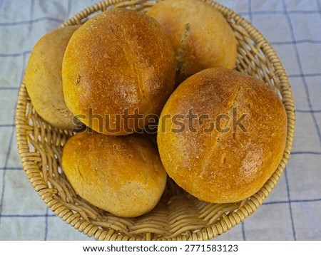 Fresh bread and rolls for breakfast…

A wide selection of baked goods awaits you for advertising and websites.