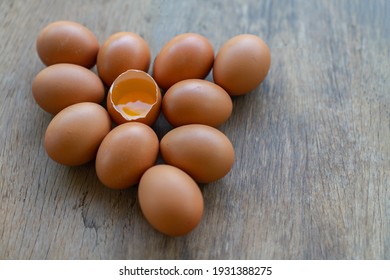 Fresh Chicken Eggs, High Quality Protein, Cook A Wide Variety Of Dishes On A Wooden Floor.