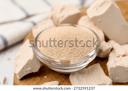 Fresh and dry yeast on table, closeup