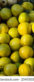 Fresh fruit on the roads of Peshawar