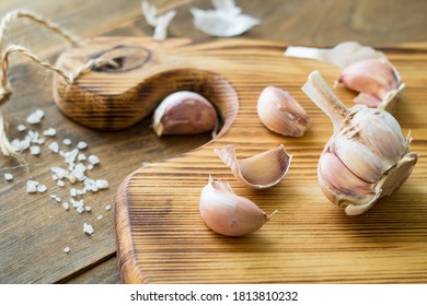 Fresh garlic on a wooden cutting board