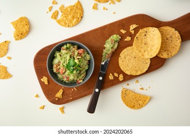 Fresh Guacamole With Nacho Chips