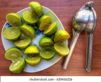 Fresh lemons for squeezing and making lemonade