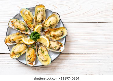 Fresh Mussel Baked With Cheese