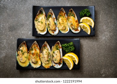 Fresh Mussel Baked With Cheese