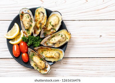 Fresh Mussel Baked With Cheese