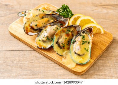 Fresh Mussel Baked With Cheese