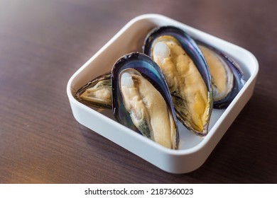 Fresh New Zealand Mussels was served for Sukiyaki and Shabu or Yakiniku restaurant which it put on white plate.