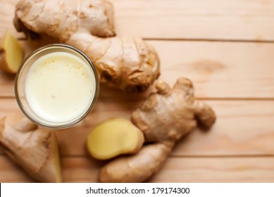 Fresh Organic Healthy Ginger Shot Juice And Root