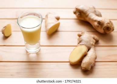 Fresh Organic Healthy Ginger Shot Juice And Root