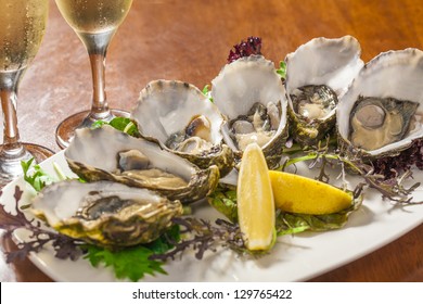 Fresh oysters with lemon wedge