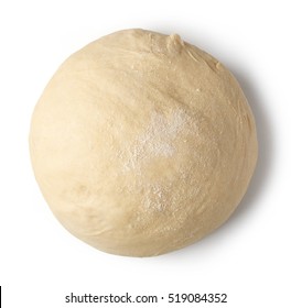 bola fresca de masa cruda aislada en fondo blanco, vista superior