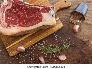 Fresh raw sashi beef steak with rosemary, himalayan salt, garlic and black pepper grains, ready to be cooked - Powered by Shutterstock