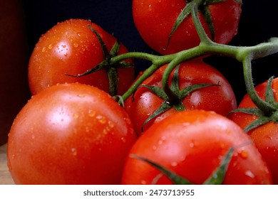 Fresh red tomatoes in your kitchen table - Powered by Shutterstock