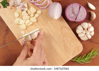 Fresh Red Whole And Sliced Onion. Sliced Red Onion, Garlic, Parsley And Rosemary . Onion And Slices On Wooden Cutting Board. Freshly Picked From Home Growth Organic Garden. Food Concept.