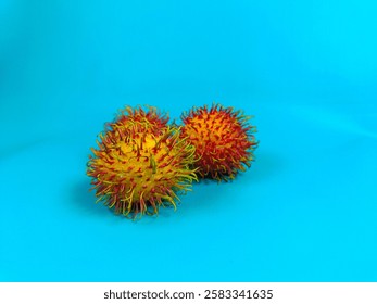 Rambután fresco y maduro