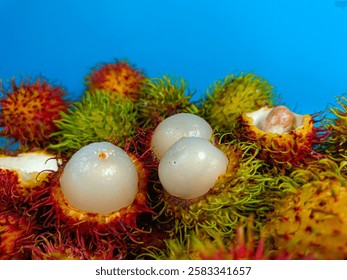 Rambután fresco y maduro