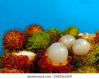 Rambután fresco y maduro