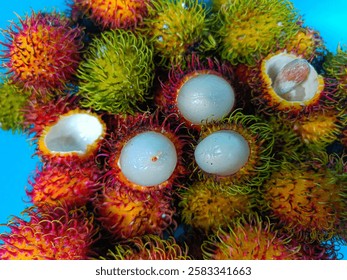 Rambután fresco y maduro