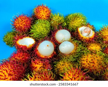 Rambután fresco y maduro