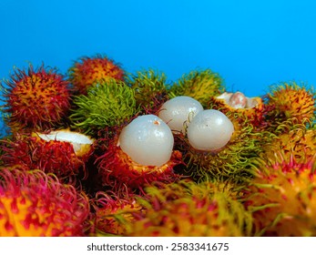 Rambután fresco y maduro