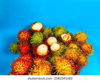 Rambután fresco y maduro