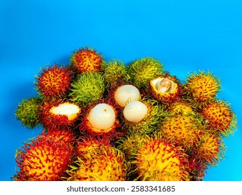 Rambután fresco y maduro