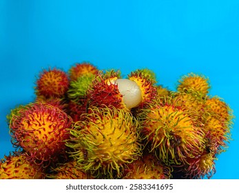 Rambután fresco y maduro