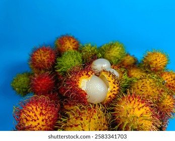 Rambután fresco y maduro