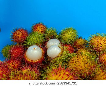 Rambután fresco y maduro