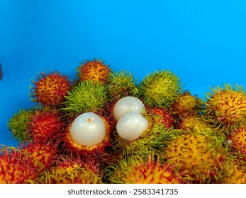 Rambután fresco y maduro