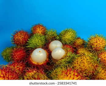 Rambután fresco y maduro