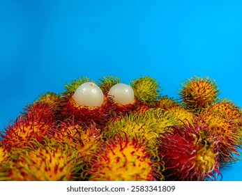 Rambután fresco y maduro