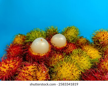 Rambután fresco y maduro