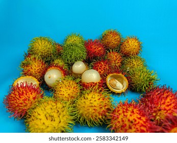 Rambután fresco y maduro