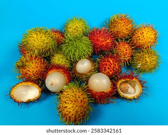 Rambután fresco y maduro