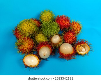 Rambután fresco y maduro