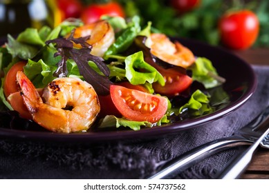 Fresh Salad Plate With Shrimp, Tomato And Mixed Greens (arugula, Mesclun, Mache) On Wooden Background Close Up. Healthy Food. Clean Eating.