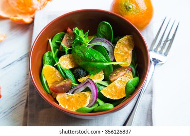 Fresh Salad Of Spinach And Mandarin