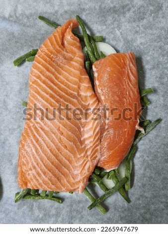 fresh salmon with greenbean for papillote