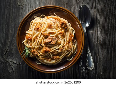 Fresh Spaghetti Wit Tuna Sauce Overhead Shoot