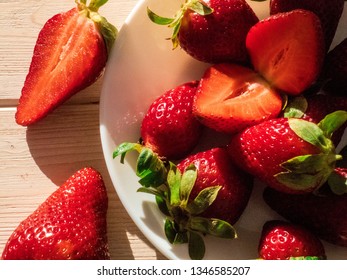 Fresh strawberries on the plate .